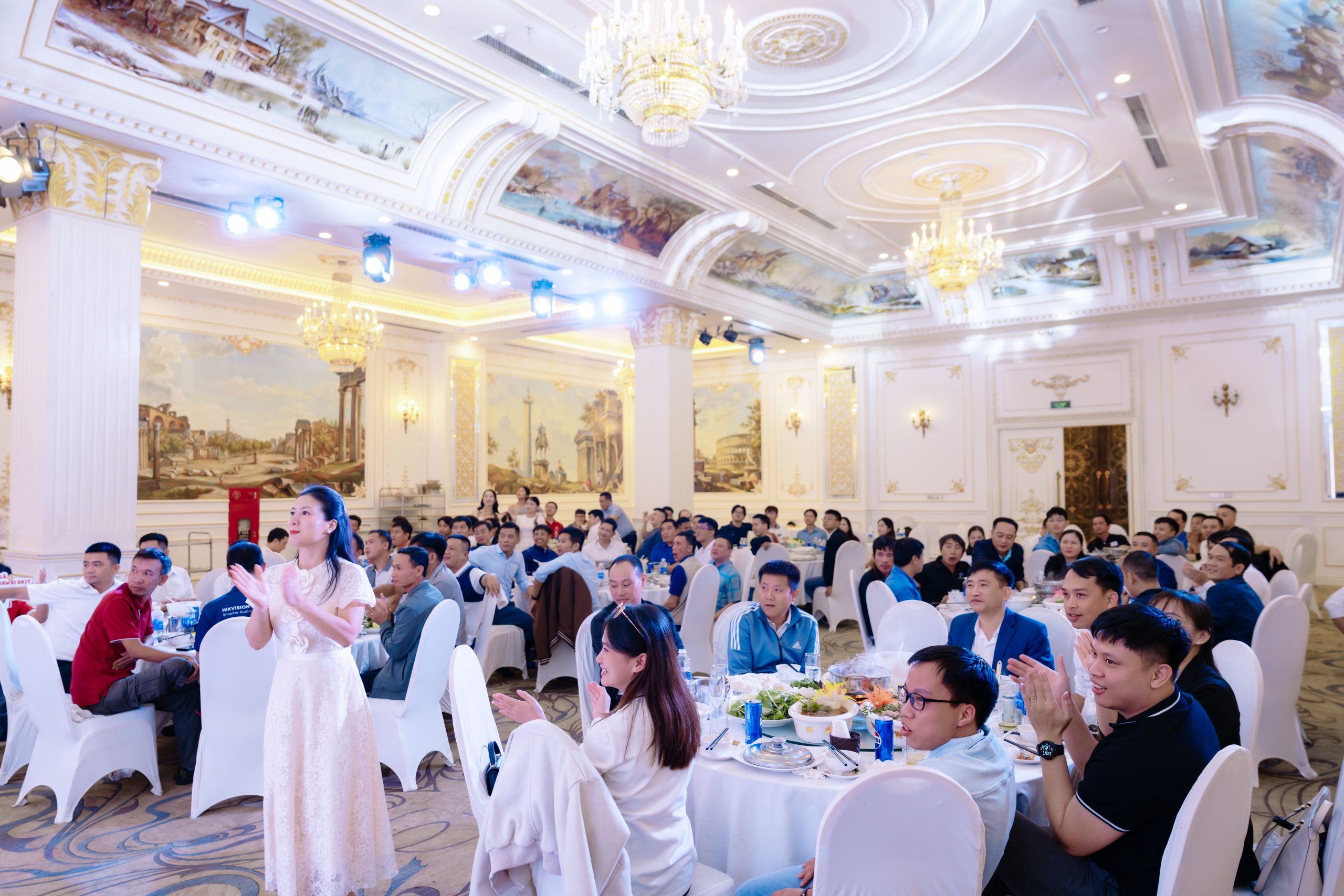 Roadshow HUAWEI eKit tại Nghệ An – Đánh dấu bước đầu mở rộng thị trường tại miền Trung SON00805 scaled